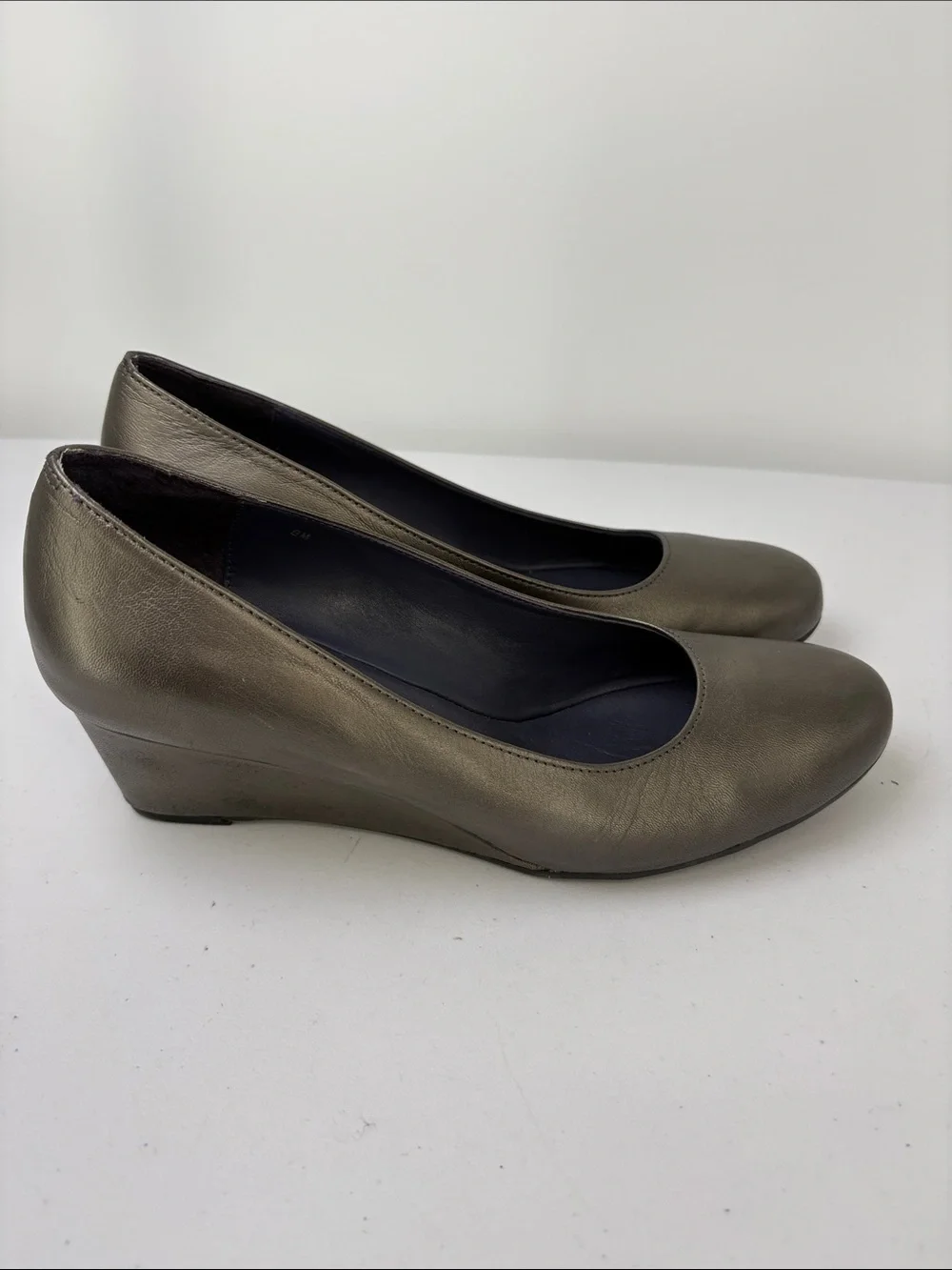 🥯 Vaneli leather Metallic 2” Wedge Pumps